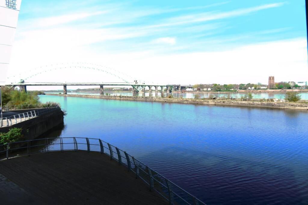 Home From Home With Fantastic Views 2 Runcorn Bagian luar foto