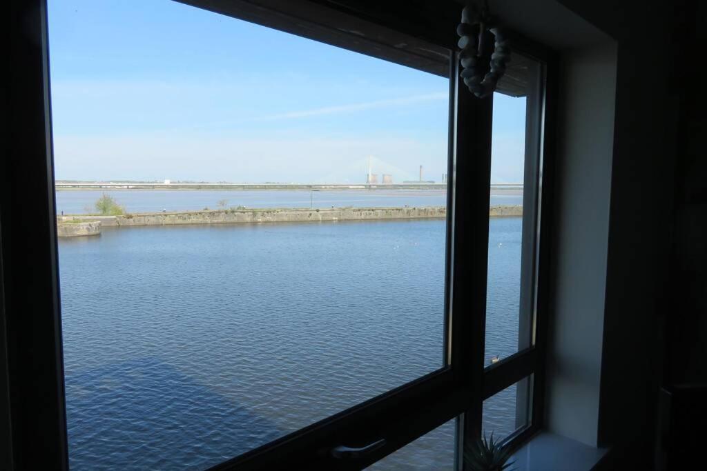 Home From Home With Fantastic Views 2 Runcorn Bagian luar foto