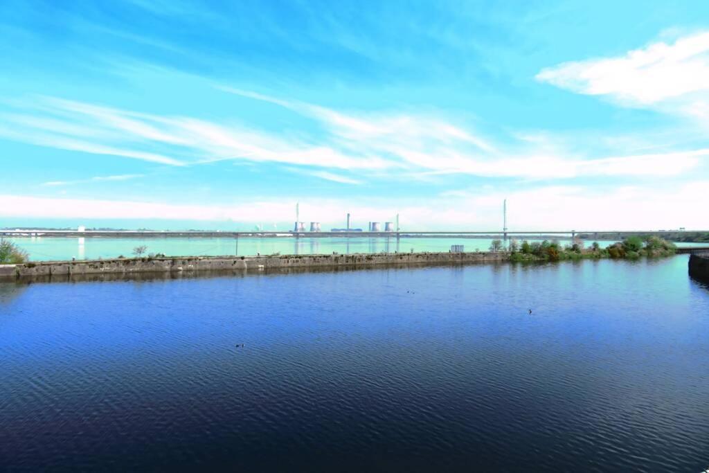 Home From Home With Fantastic Views 2 Runcorn Bagian luar foto
